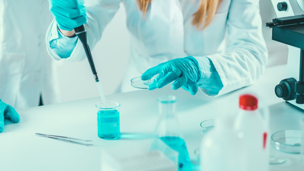 ?；穼嶒炇冶O(jiān)控安裝